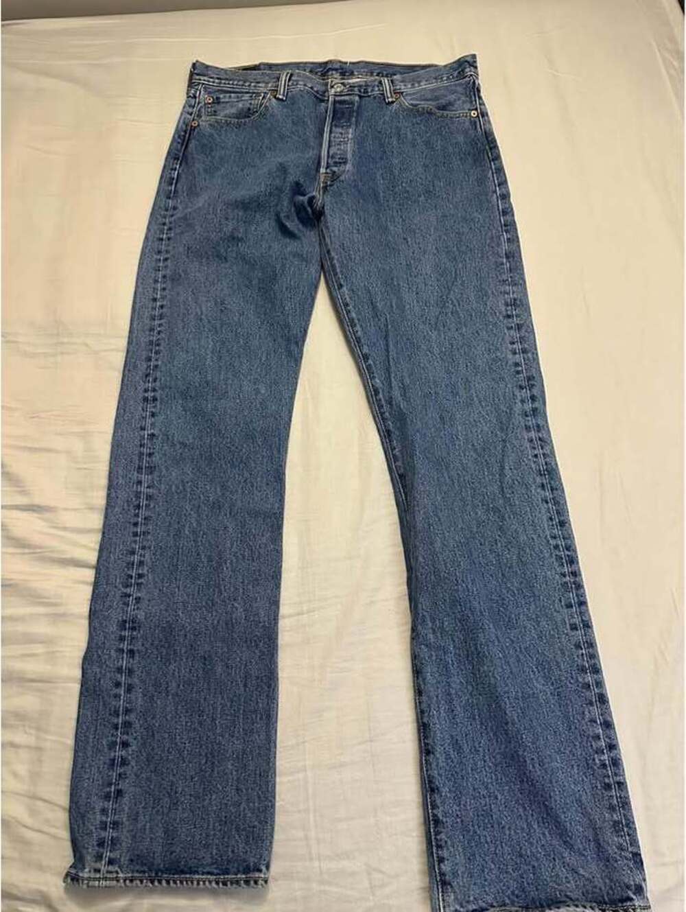 Levi's 501 Straight Jeans  
Mens Size W36 L36 
Used Like New $30